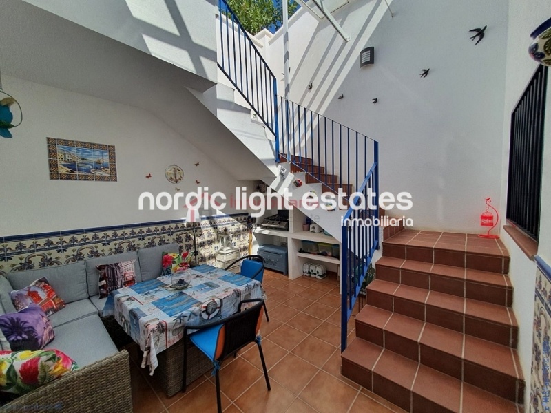 Impresionante villa semi adosada prácticamente nueva
