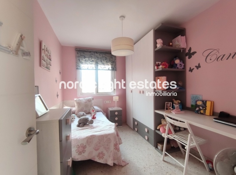Renovated top floor apartment with 100 sqm terrace and parking space