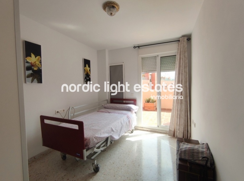 Renovated top floor apartment with 100 sqm terrace and parking space