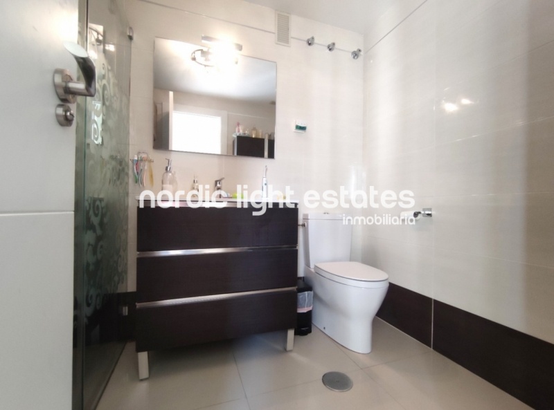 Renovated top floor apartment with 100 sqm terrace and parking space