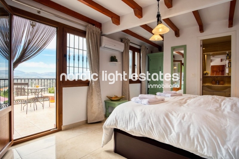 Absolutely stunning 5 bedroomed B&B villa in Iznate