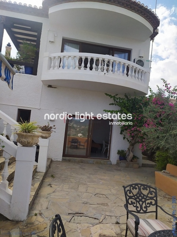 Preciosa villa con vistas impresionantes al mar