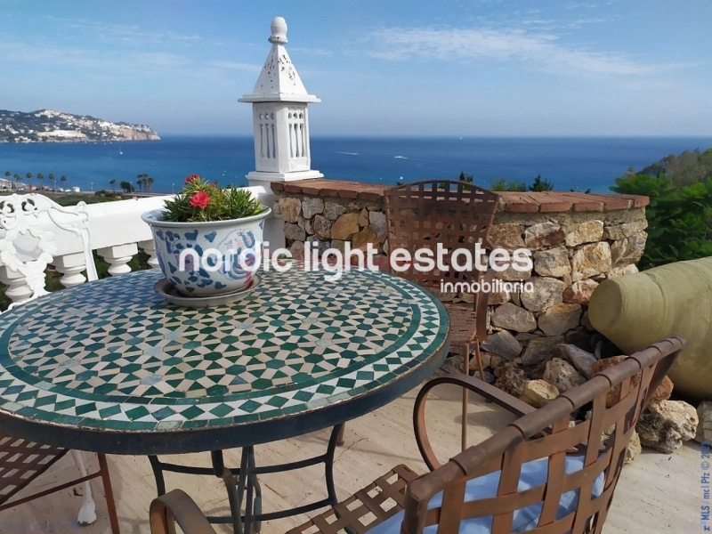 Preciosa villa con vistas impresionantes al mar