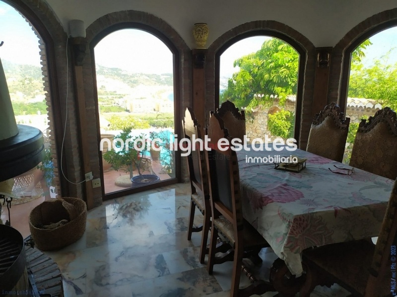 Preciosa villa con vistas impresionantes al mar