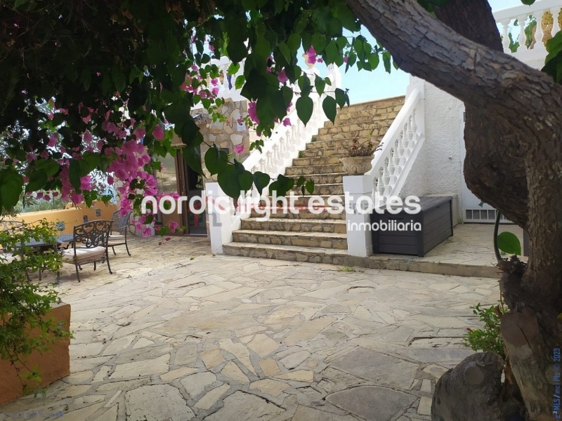 Preciosa villa con vistas impresionantes al mar