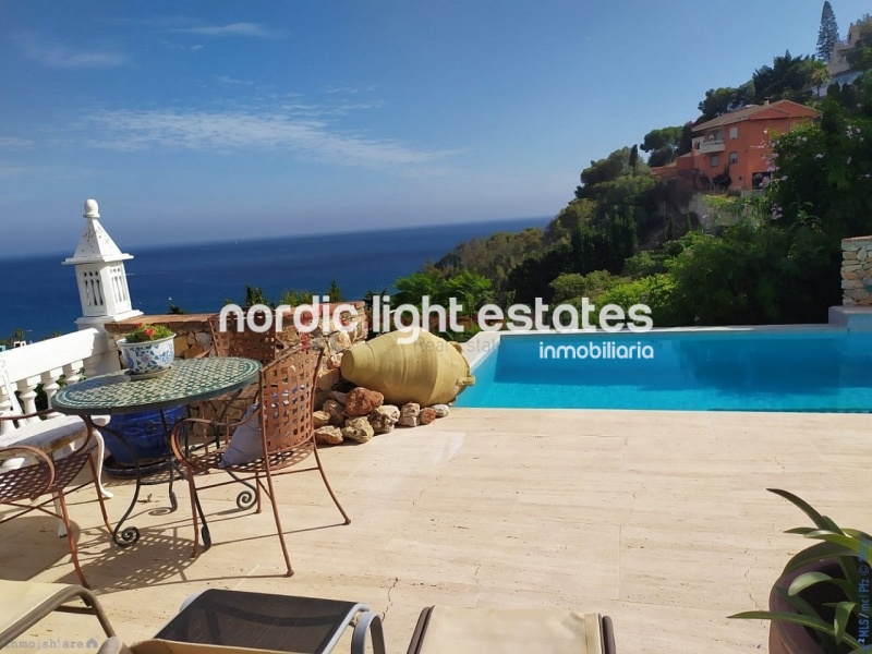 Preciosa villa con vistas impresionantes al mar