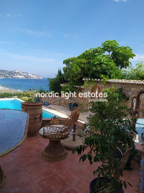 Preciosa villa con vistas impresionantes al mar