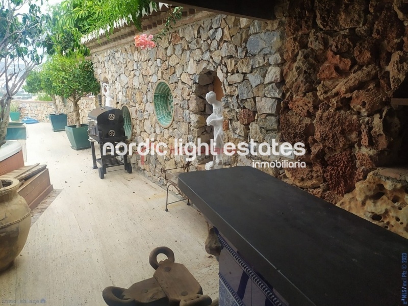 Preciosa villa con vistas impresionantes al mar