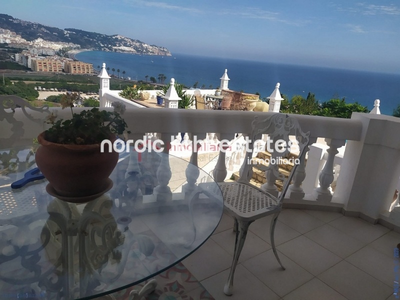 Preciosa villa con vistas impresionantes al mar