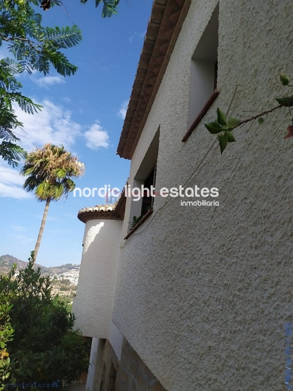 Preciosa villa con vistas impresionantes al mar