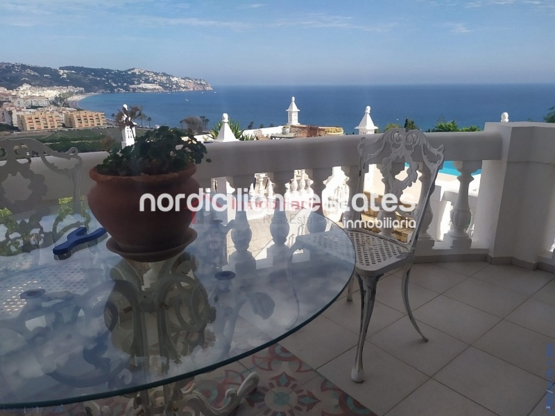 Preciosa villa con vistas impresionantes al mar