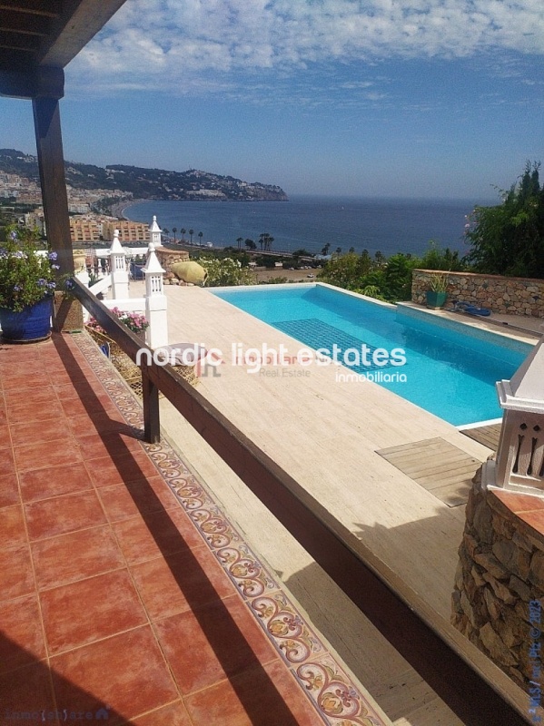 Preciosa villa con vistas impresionantes al mar