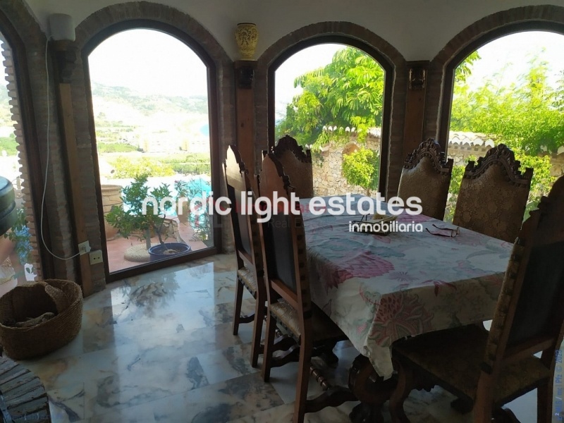 Preciosa villa con vistas impresionantes al mar