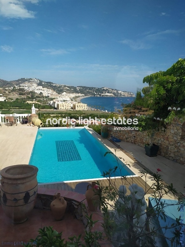 Preciosa villa con vistas impresionantes al mar