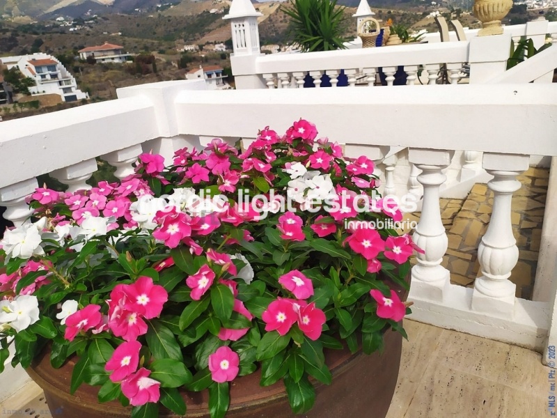 Preciosa villa con vistas impresionantes al mar