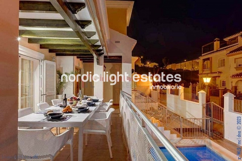 Propiedades similares Cautivadora villa con 5 dormitorios y 3 baños 