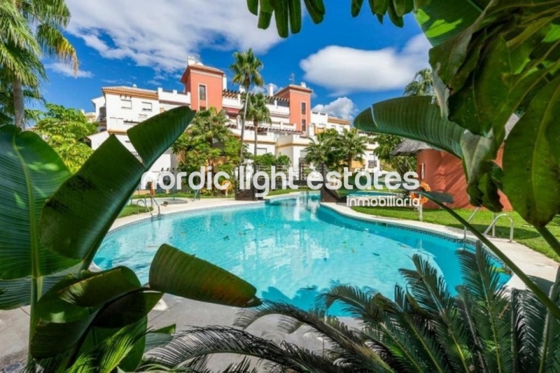 Top floor apartment located in the Baviera Golf urbanization, Caleta de Vélez
