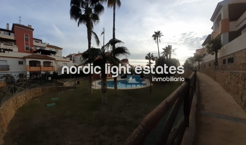 Top floor apartment located in the Baviera Golf urbanization, Caleta de Vélez