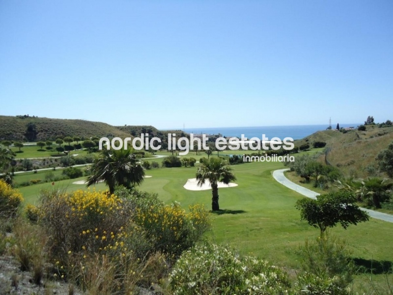 Top floor apartment located in the Baviera Golf urbanization, Caleta de Vélez