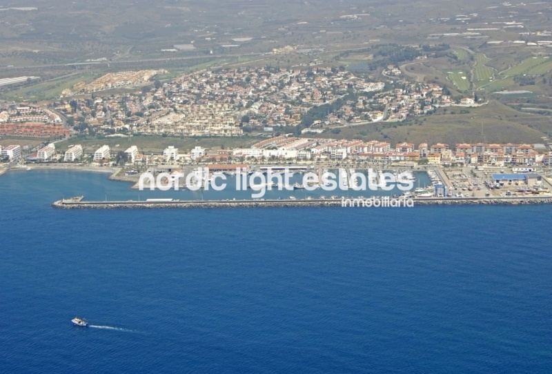 Top floor apartment located in the Baviera Golf urbanization, Caleta de Vélez
