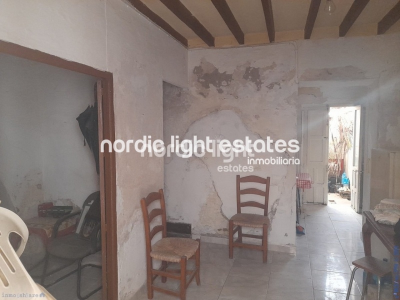 Casa adosada para reformar en pleno centro 