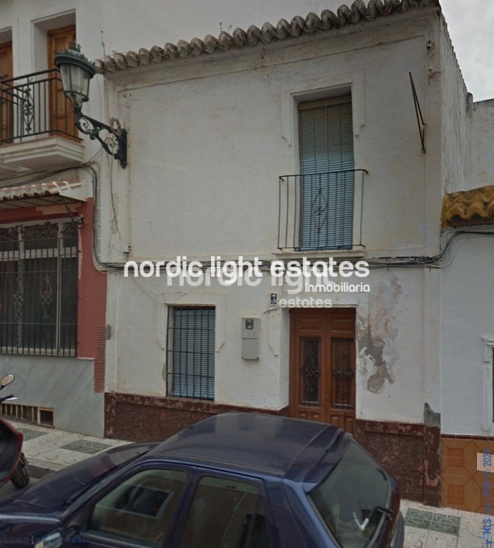 Casa adosada para reformar en pleno centro 
