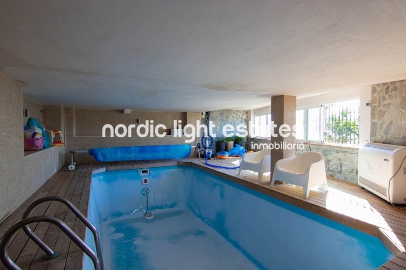 Propiedades similares Espectacular villa sobre la bahía de La Herradura 