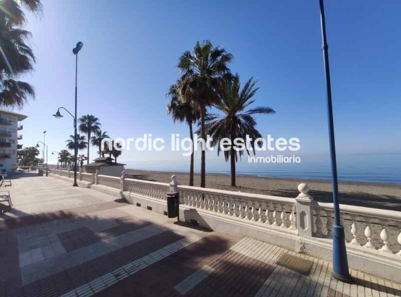 Magnífico ático dúplex frontal al mar con parking