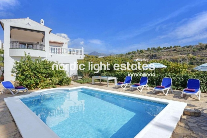 Propiedades similares Encantadora villa de campo entre Nerja y Frigiliana para el invierno 2025/26