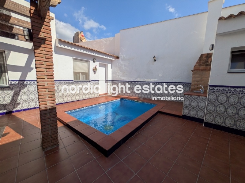 Propiedades similares Encantadora casa de dos plantas en Maro (Nerja)