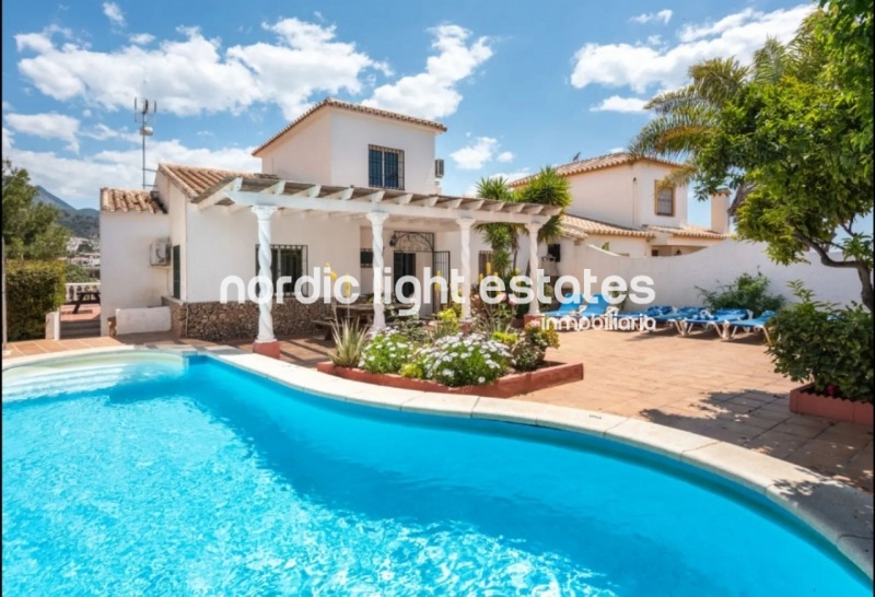 Propiedades similares Elegante villa de 5 dormitorios en Nerja