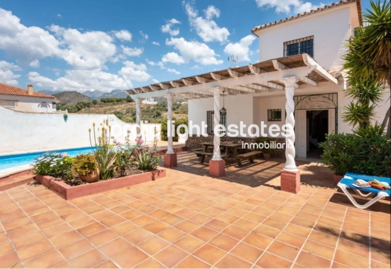 Propiedades similares Elegante villa de 5 dormitorios en Nerja
