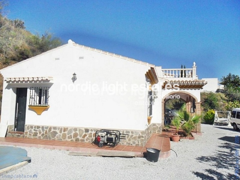 Villa de campo de 3 dormitorios y piscina en Arenas