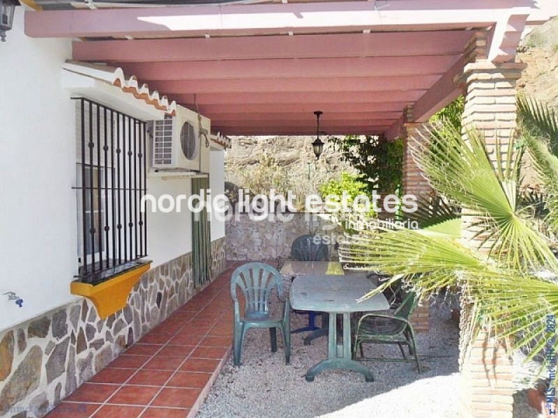 Villa de campo de 3 dormitorios y piscina en Arenas