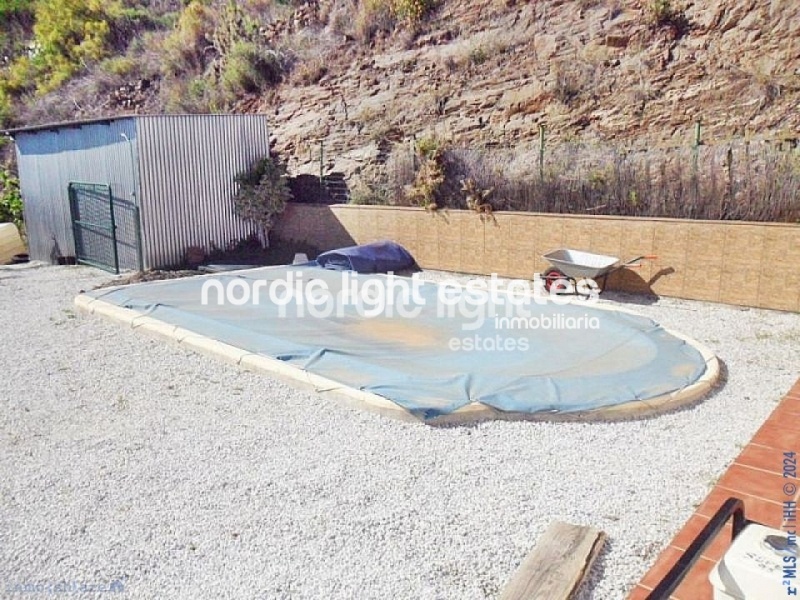 Villa de campo de 3 dormitorios y piscina en Arenas