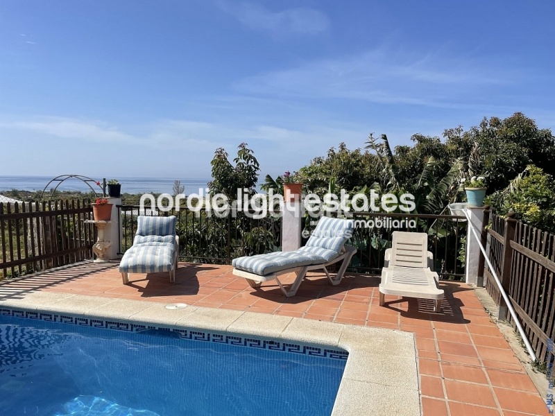 Casa de campo con piscina a tan solo 10 minutos de Nerja