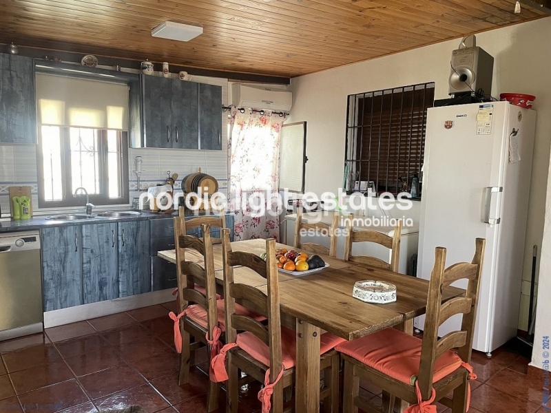 Casa de campo con piscina a tan solo 10 minutos de Nerja