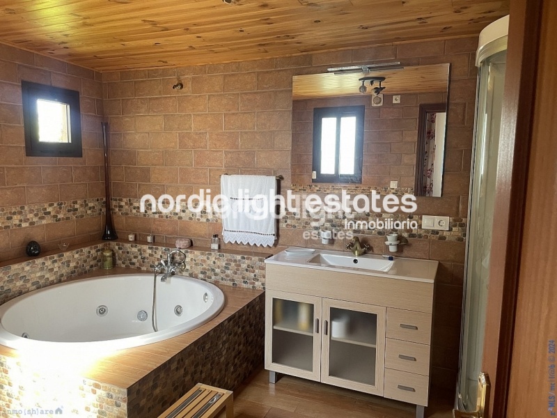 Casa de campo con piscina a tan solo 10 minutos de Nerja