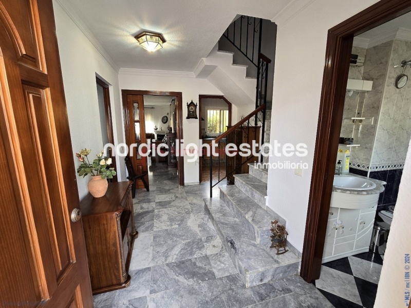 Similar properties Very large house with private garden and garage in Torre del Mar 