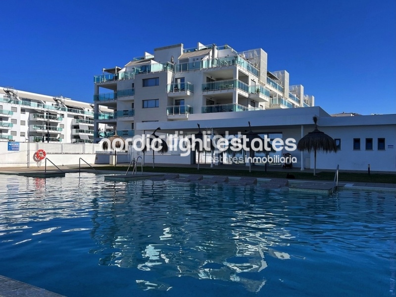 Propiedades similares Elegante ático frente al mar 4 dormitorios Torrox Costa