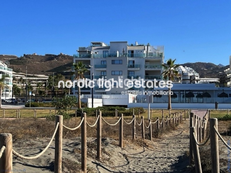 Propiedades similares Elegante ático frente al mar 4 dormitorios Torrox Costa