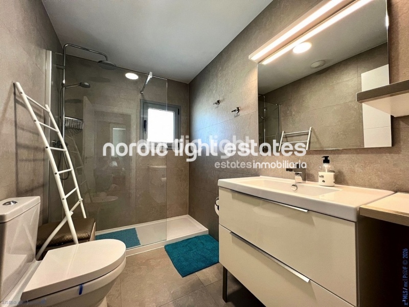 Propiedades similares Elegante ático frente al mar 4 dormitorios Torrox Costa