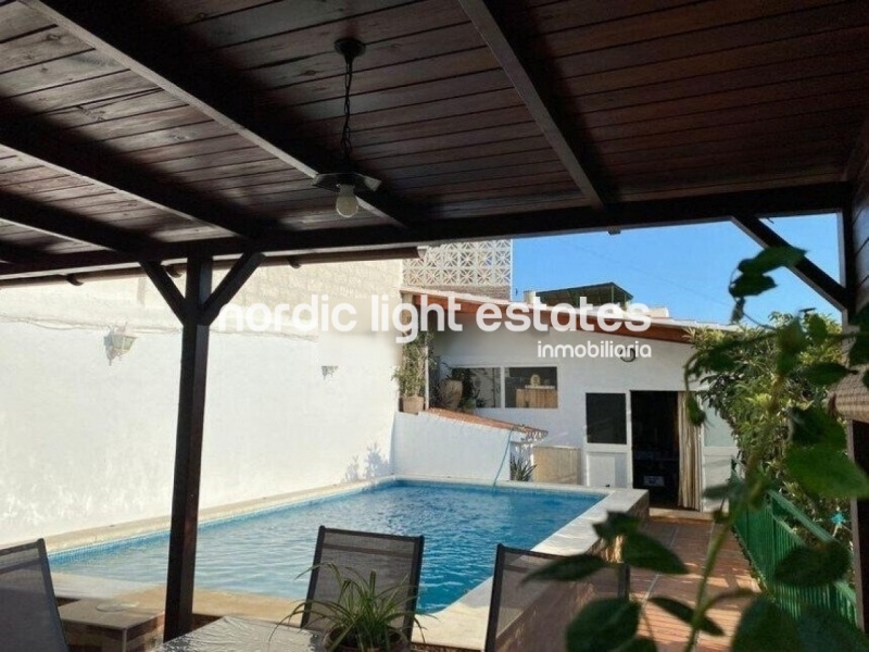Gran casa con un terreno de 1000m2 en el casco antiguo de Vélez-Málaga
