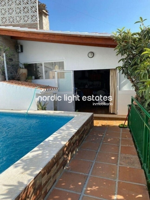 Gran casa con un terreno de 1000m2 en el casco antiguo de Vélez-Málaga