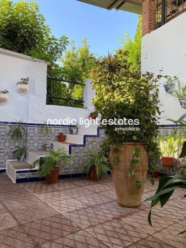 Gran casa con un terreno de 1000m2 en el casco antiguo de Vélez-Málaga