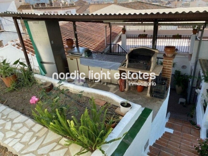Gran casa con un terreno de 1000m2 en el casco antiguo de Vélez-Málaga