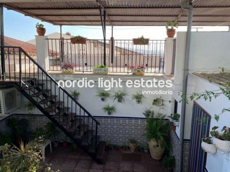 Gran casa con un terreno de 1000m2 en el casco antiguo de Vélez-Málaga