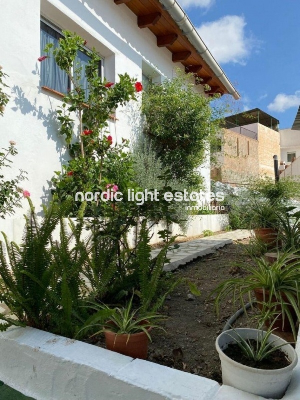 Gran casa con un terreno de 1000m2 en el casco antiguo de Vélez-Málaga