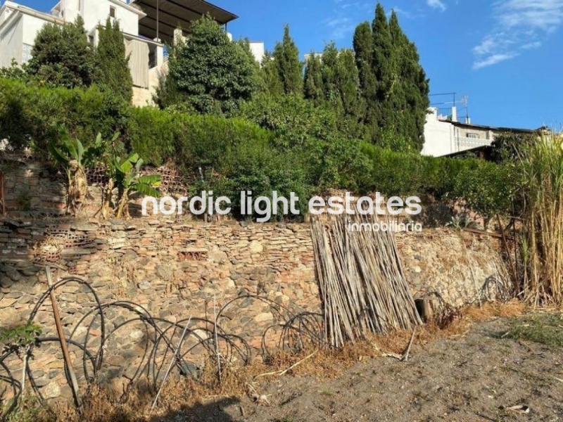 Gran casa con un terreno de 1000m2 en el casco antiguo de Vélez-Málaga