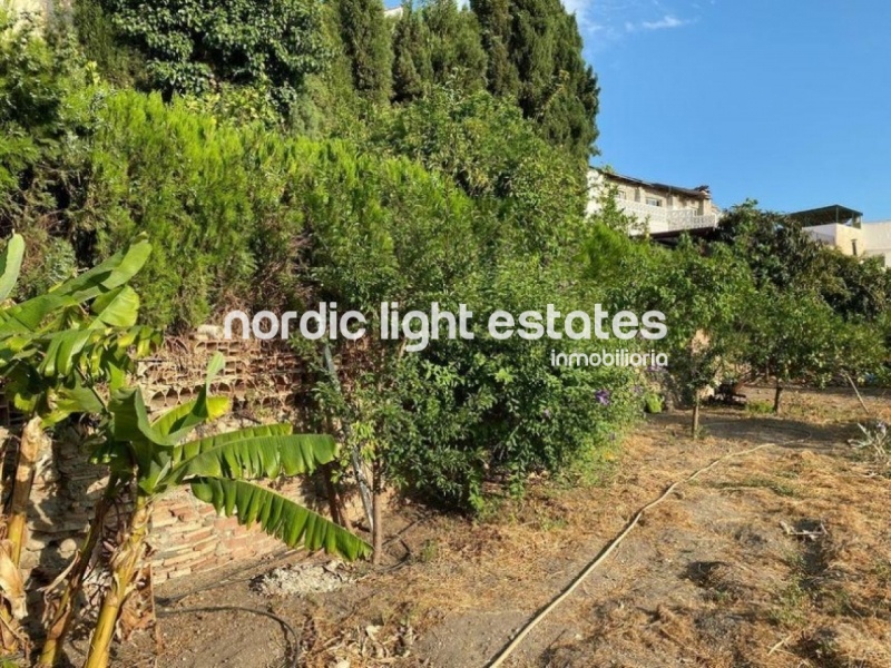 Gran casa con un terreno de 1000m2 en el casco antiguo de Vélez-Málaga